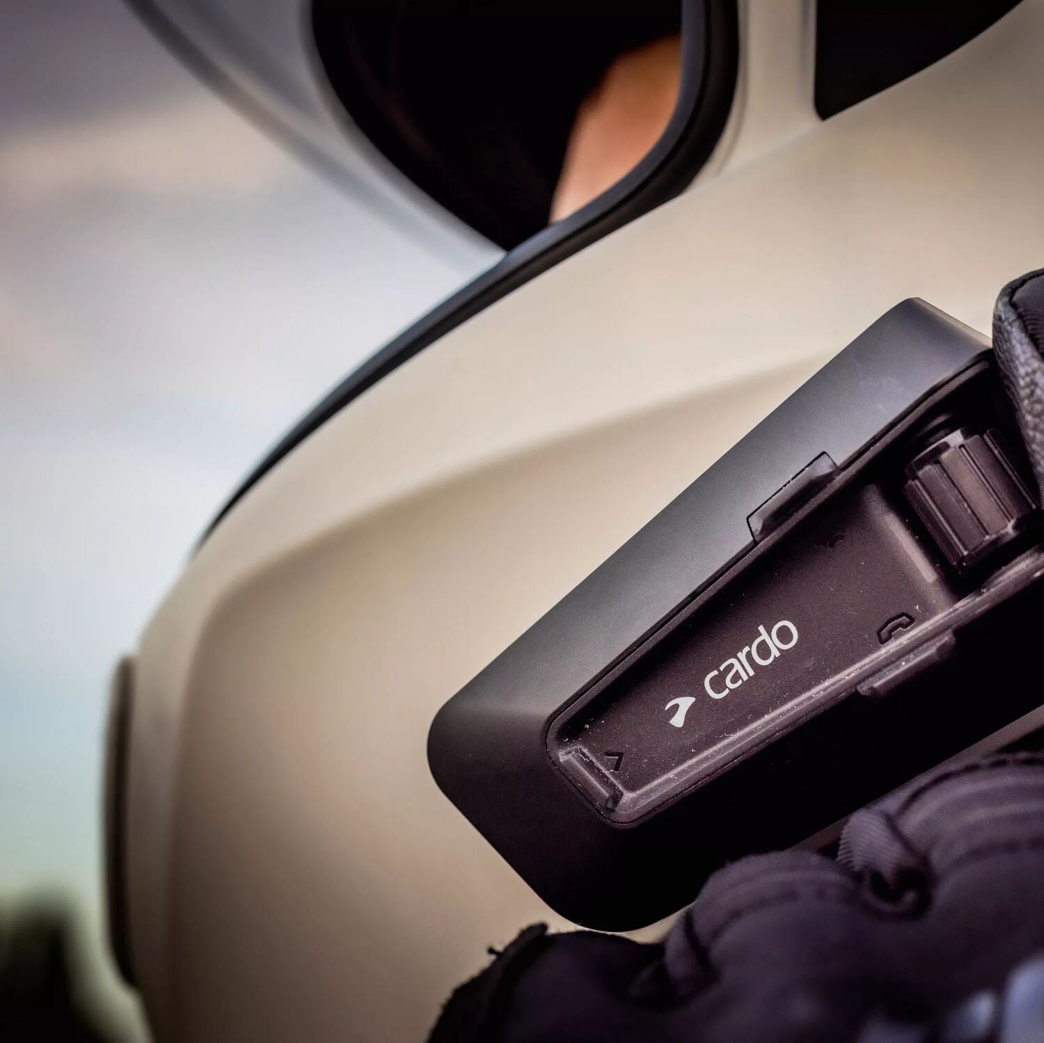 Cardo Packtalk NEO vs Packtalk EDGE: Unraveling The Ultimate Motorcycle Communication System Showdown